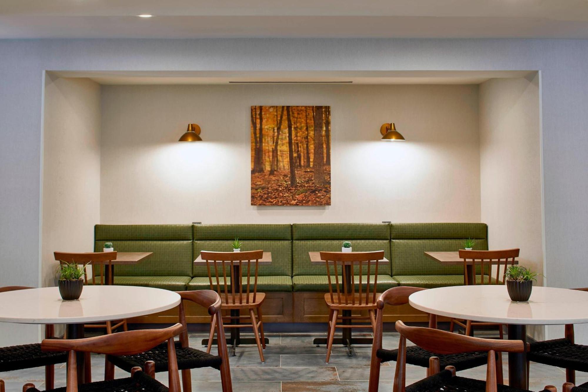 Fairfield & By Marriott Airport Hotel 3*