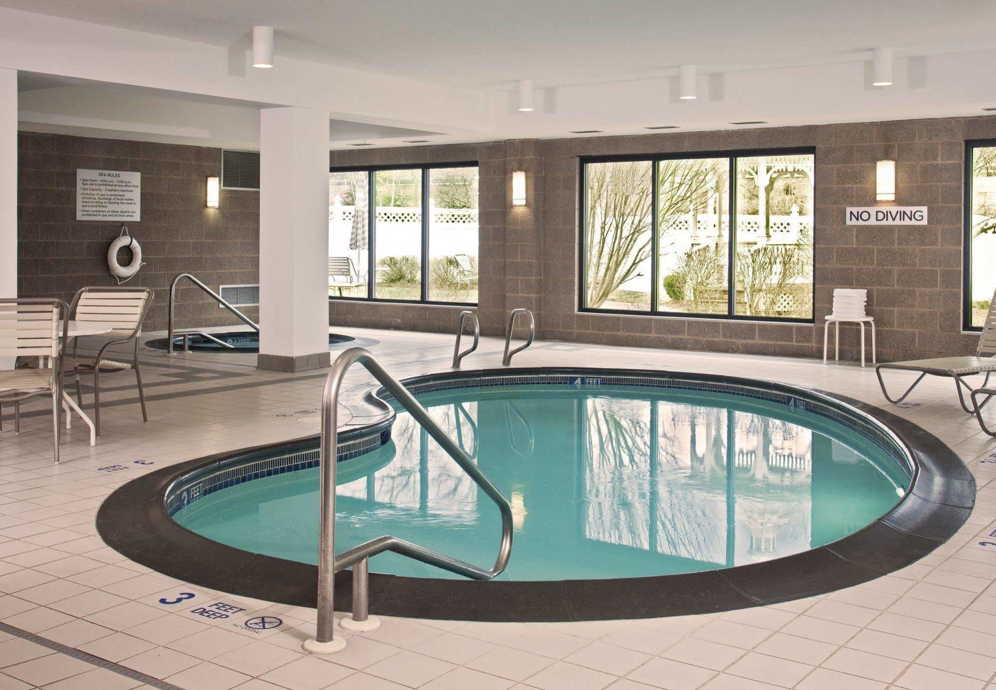 Hotel Fairfield & By Marriott Airport 3*